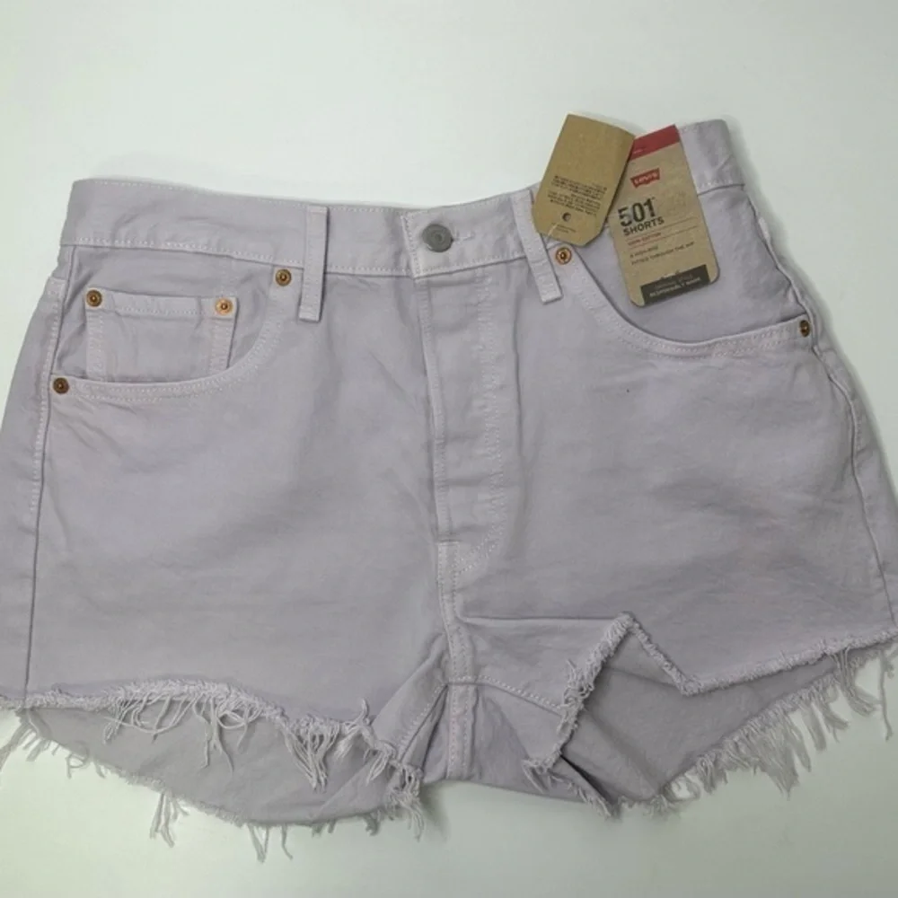 Levi's Women’s 501™ NWT‎ Purple Lilac Button Fly cutoff Jean Shorts - Picture 3 of 8